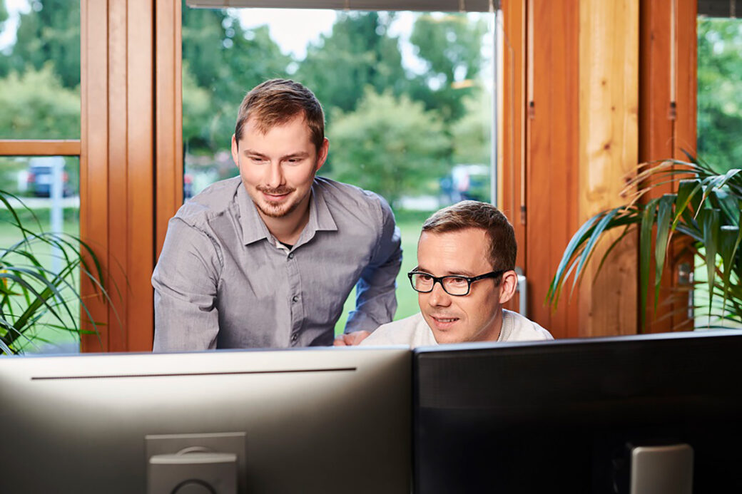 d.velop employees in front of a monitor