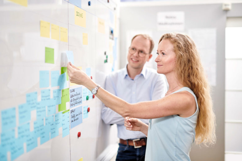 d-velop employees at the whiteboard