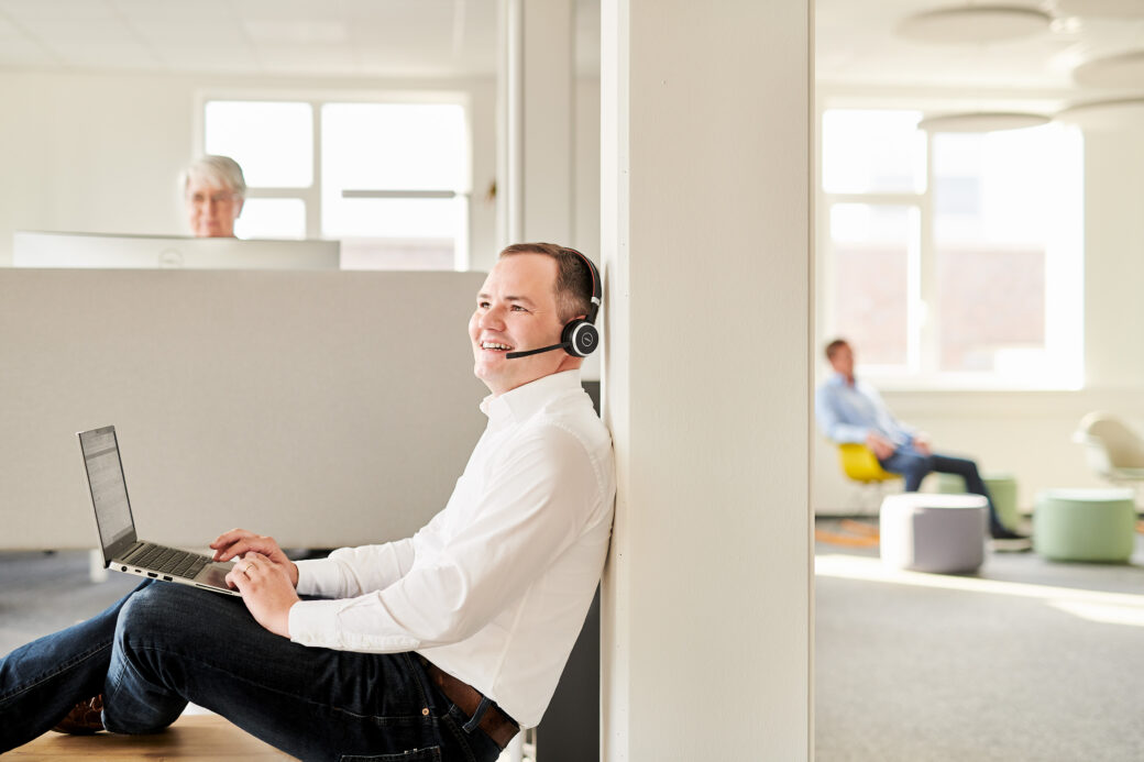 d.velop employee is watching a webinar