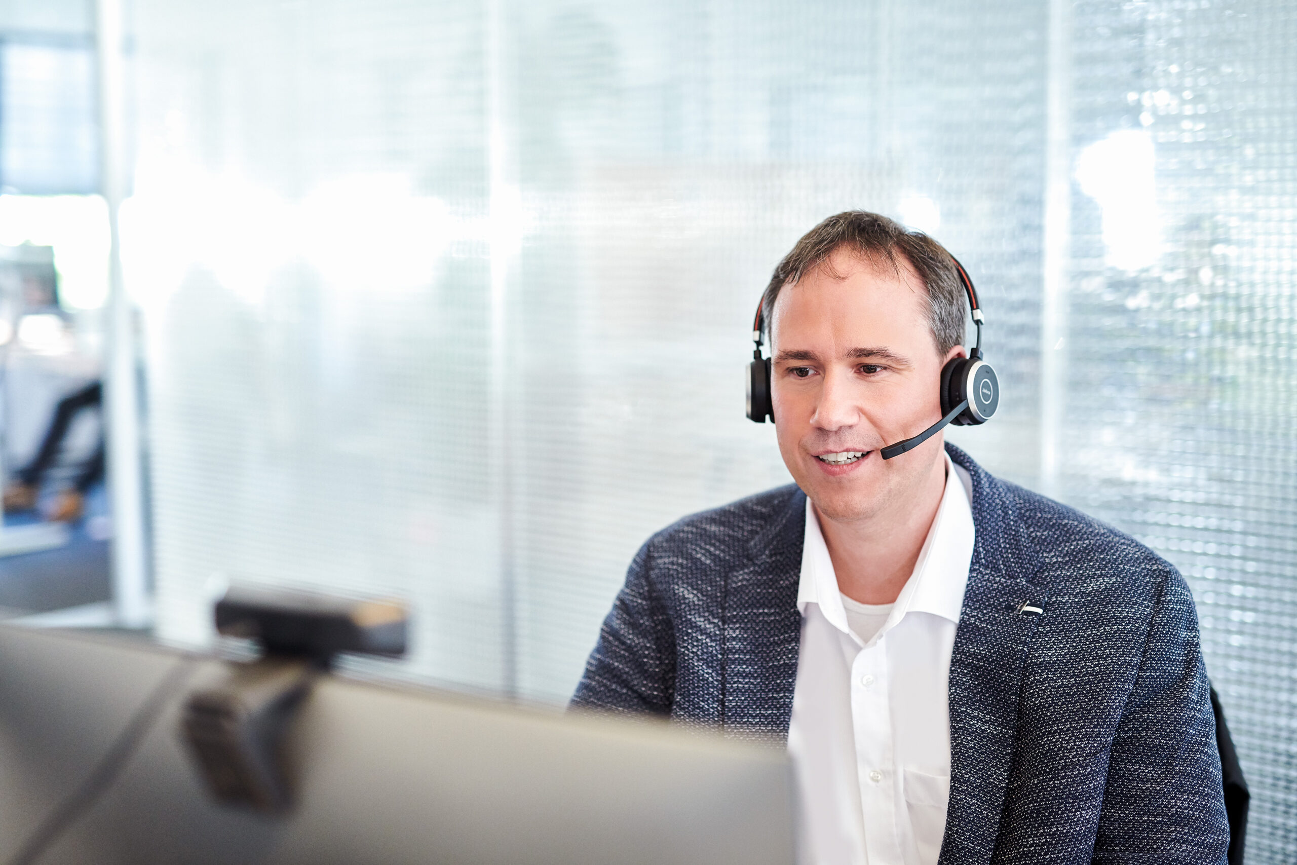 ecm webinar dvelop employee headset