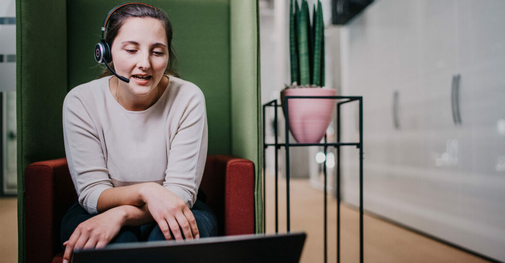Door werknemers beheerde services op de laptop